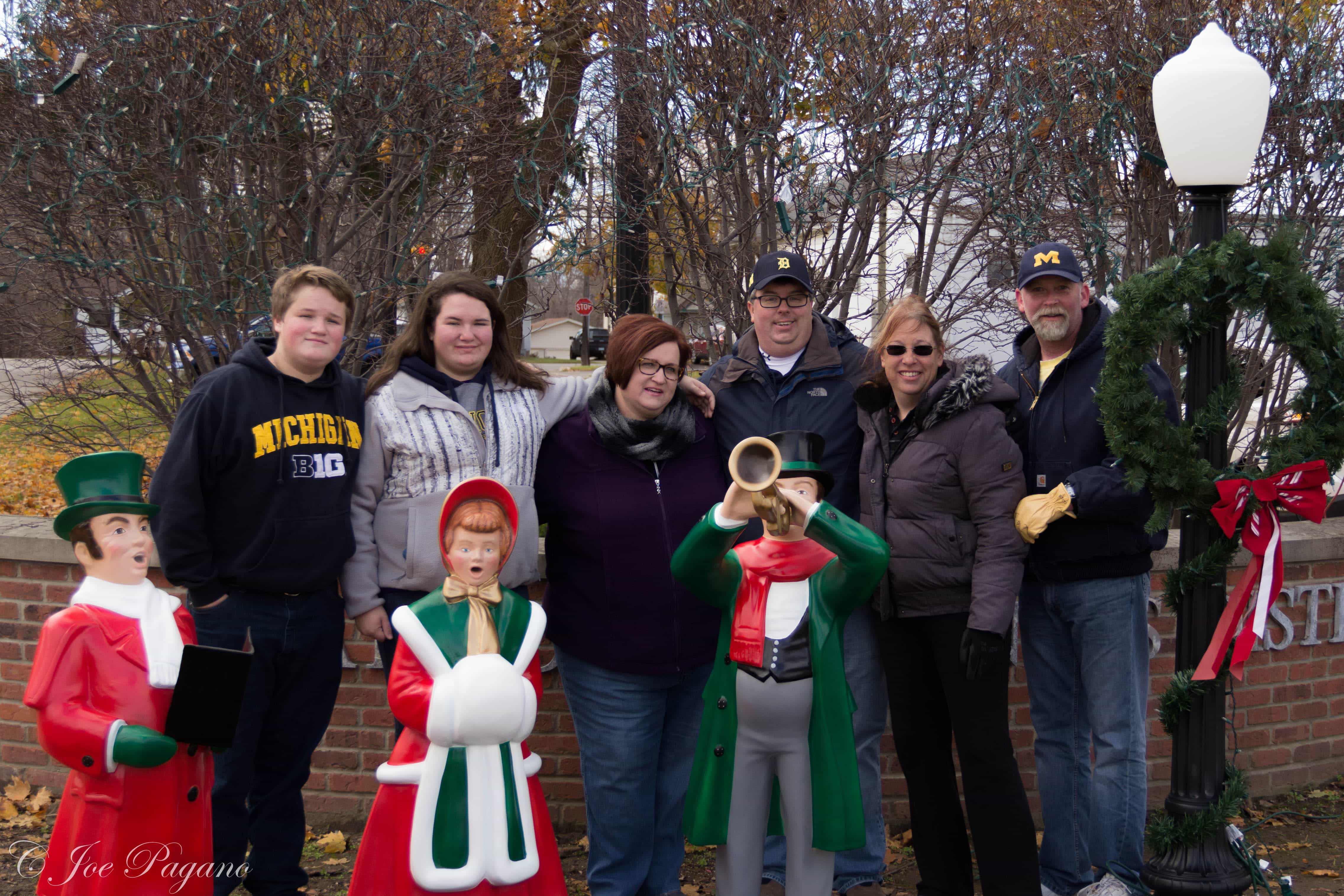 New Holiday Décor on Garden Boulevard Flat Rock, Mi thanks to Volunteers